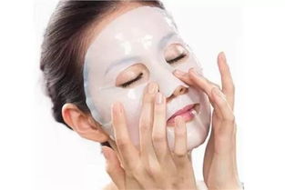 47歲的寧靜,性感由內(nèi)而外 這件玫瑰煥膚衣,給你全身皮膚做面膜